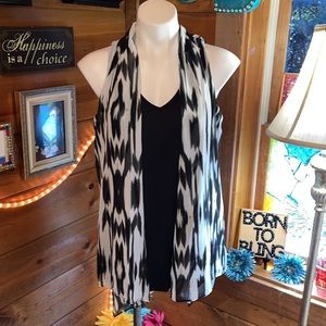 🆕Cute black & white top NWT